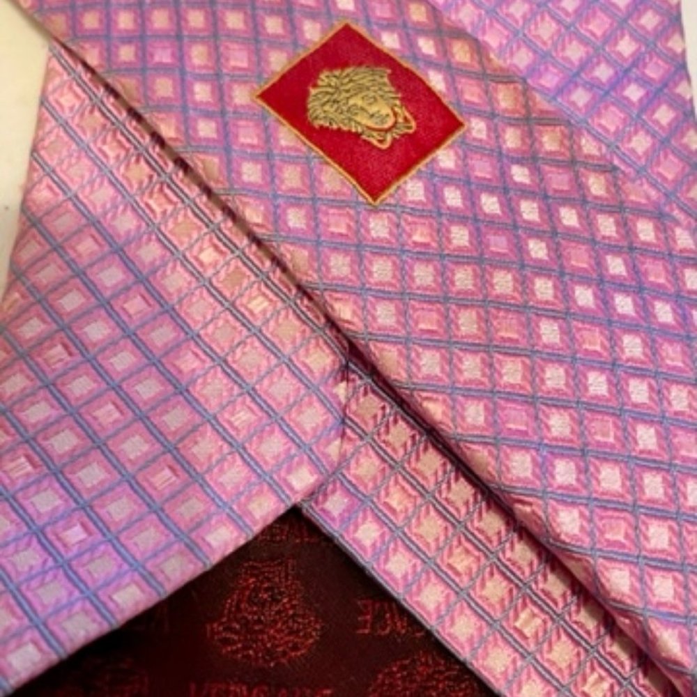 EUC Beautiful Versace Pink diamond silk tie Italy Red lining - Picture 8 of 8